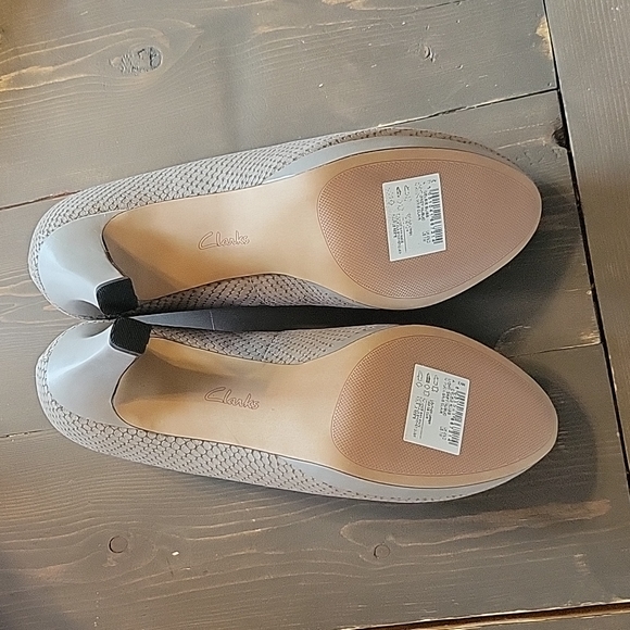 Clarks Artisan Heels - Delise Bliss Light Grey Nubuck - Picture 5 of 8